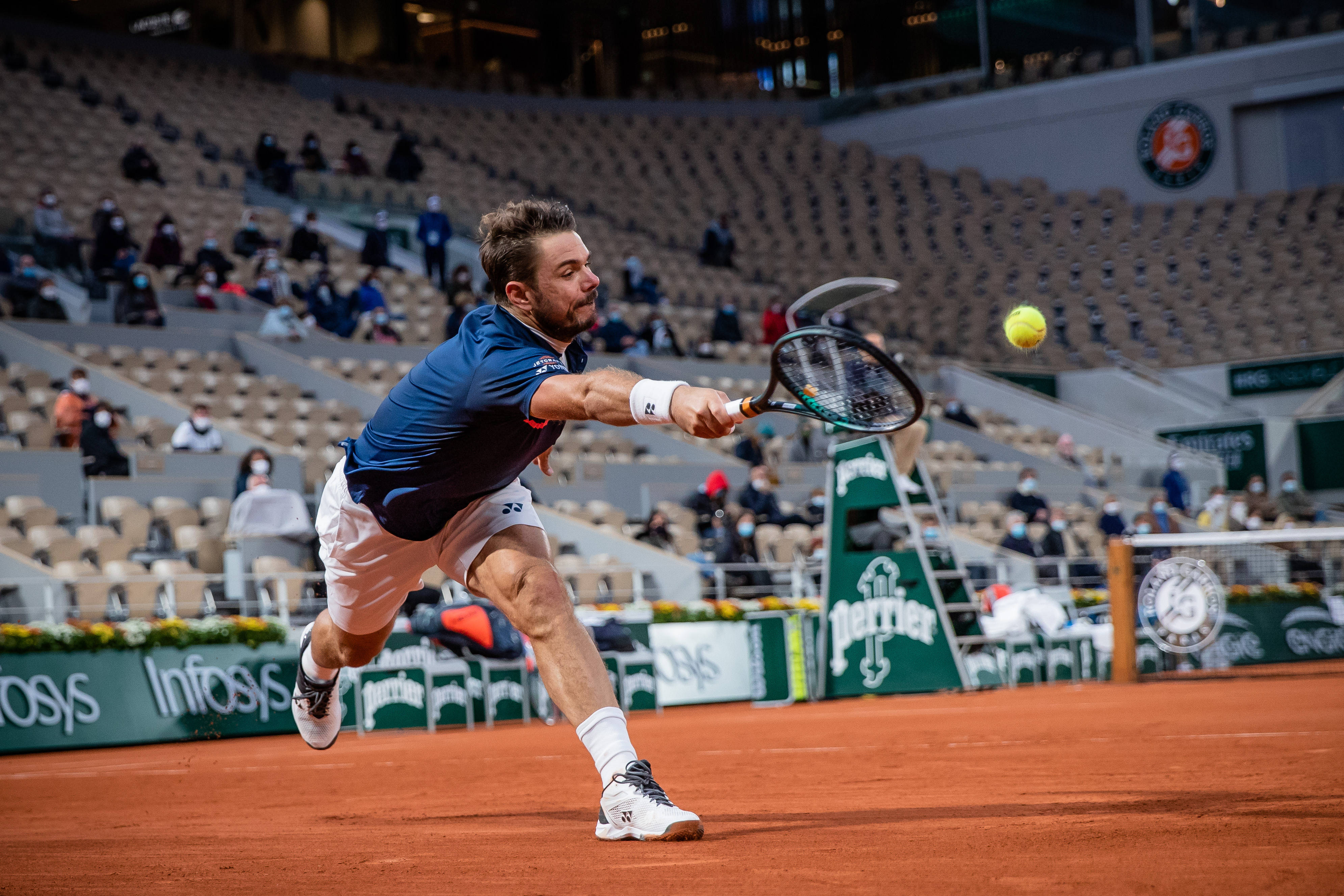 米兰真人-包含意大利网球队轻取世界网球队，瓦林卡高光表现的词条