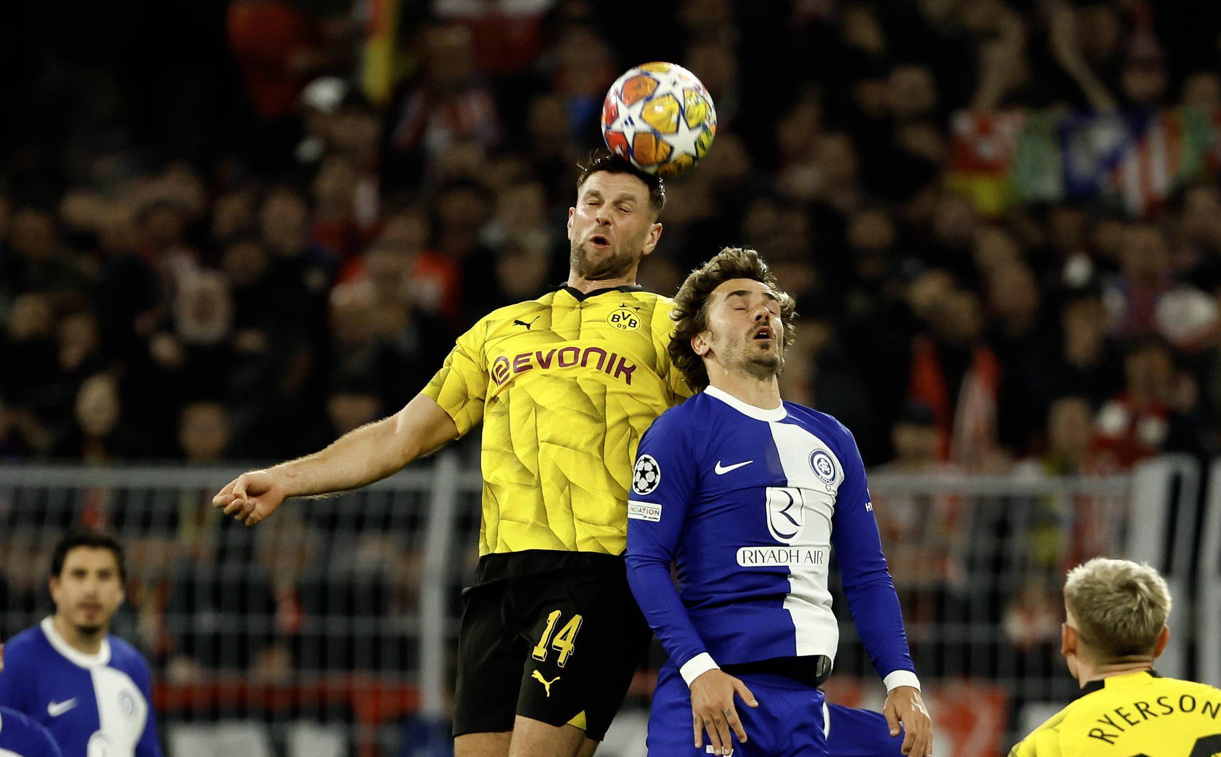 包含多特蒙德老将突破纪录，成为历史一笔的词条