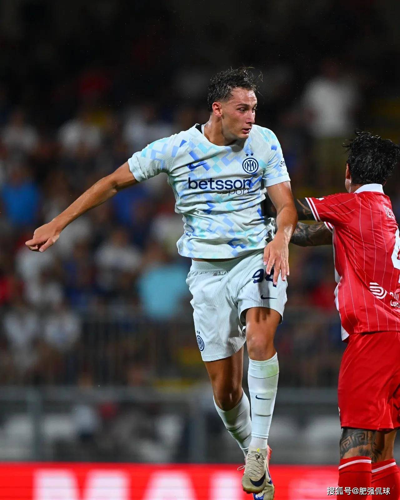 包含国米精英中场受伤,球队被迫调整战术的词条 包含国米精英中场受伤,球队被迫调整战术的词条