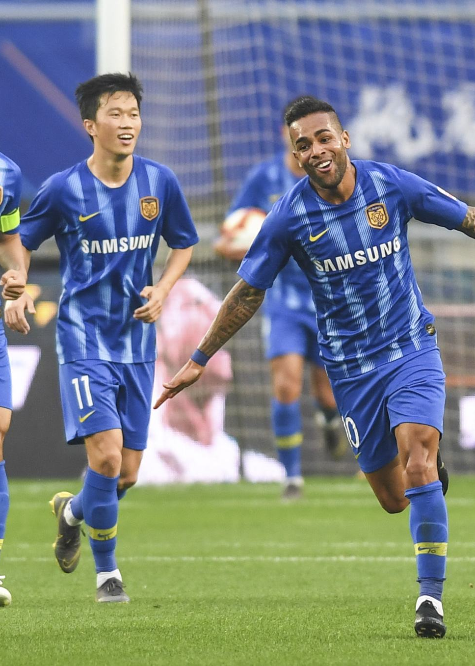 ac米兰-江苏舜天队战无不胜，球员士气高昂