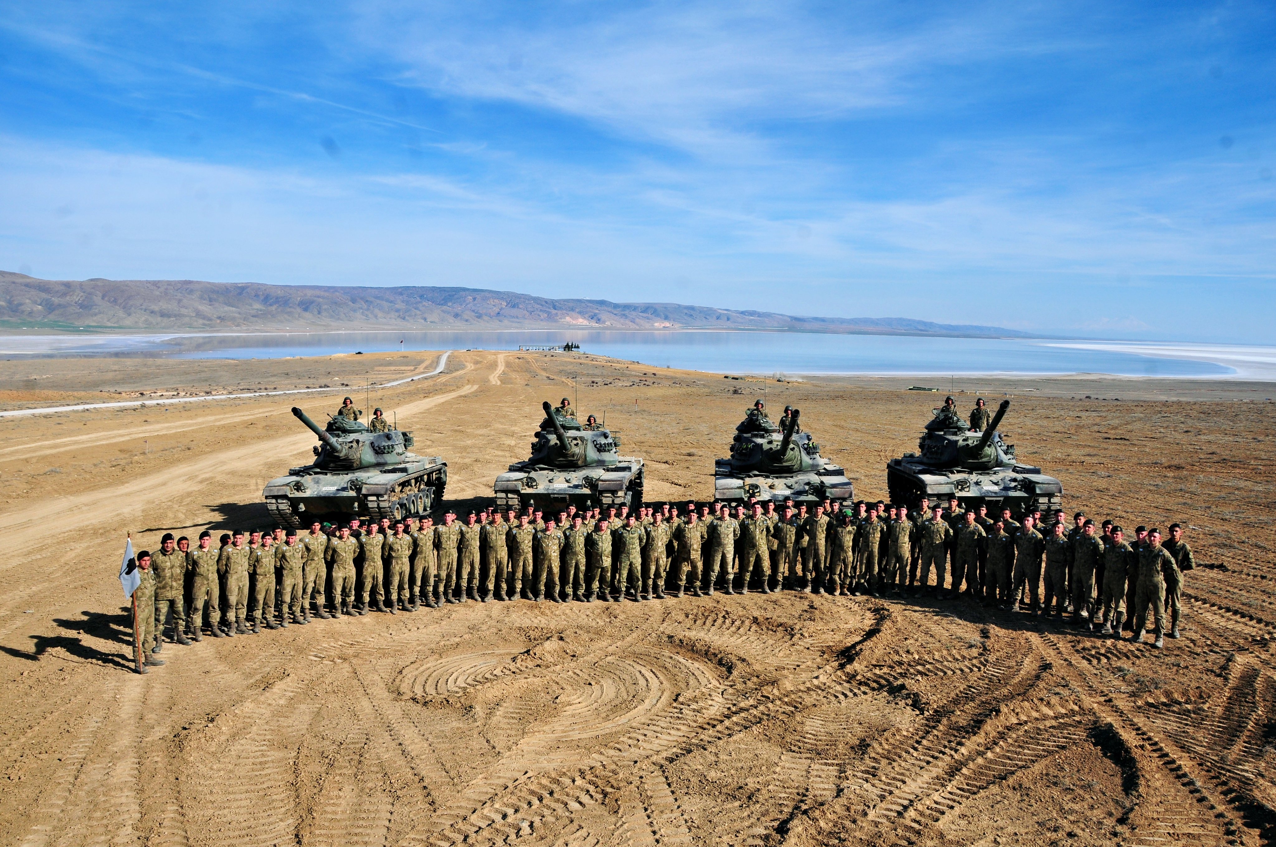 土耳其队紧追不舍，成功杀入八强