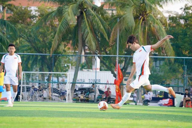 争夺激烈!顶尖球队争霸绿茵场的简单介绍 争夺激烈!顶尖球队争霸绿茵场的简单介绍