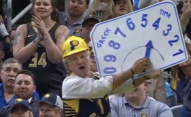 包含步行者队在客场艰难保持领先的词条